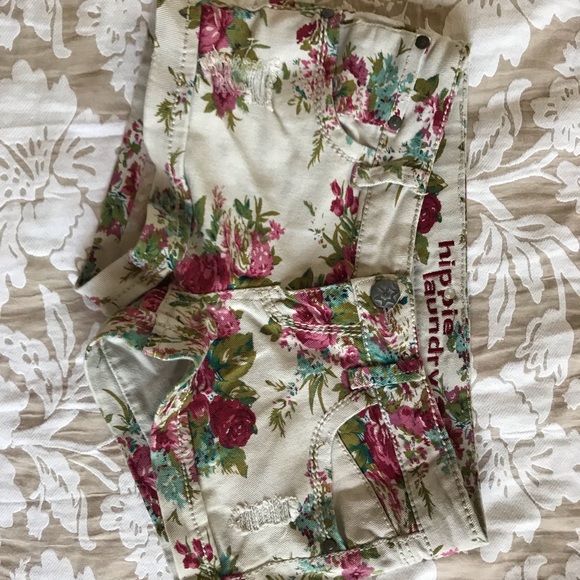 Floral Stretch Shorts - Picture 6 of 7